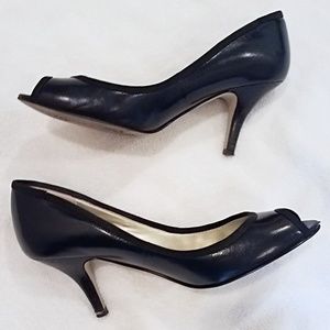 Peep toe black guess pumps 3in heels sz 6B